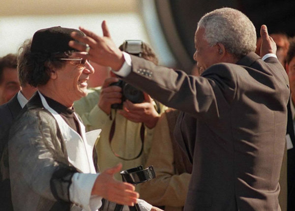 Mu’Ammar Gheddafi con Nelson Mandela