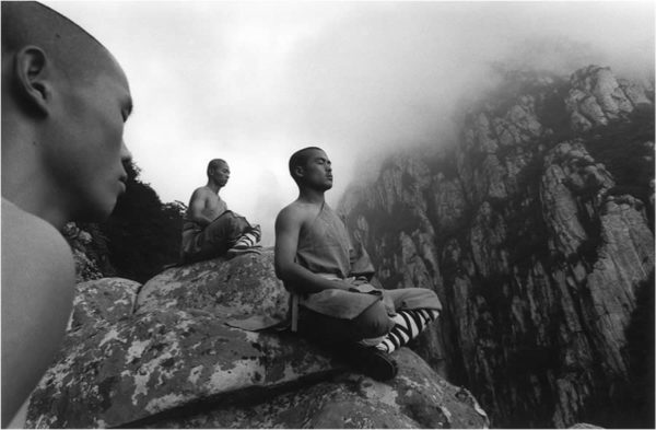  Monaci Shaolin meditano