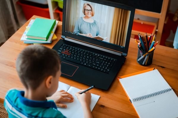 CORONAVIRUS: SCUOLA, si rischia di tornare alla DIDATTICA a DISTANZA! Ecco in quale CASO 