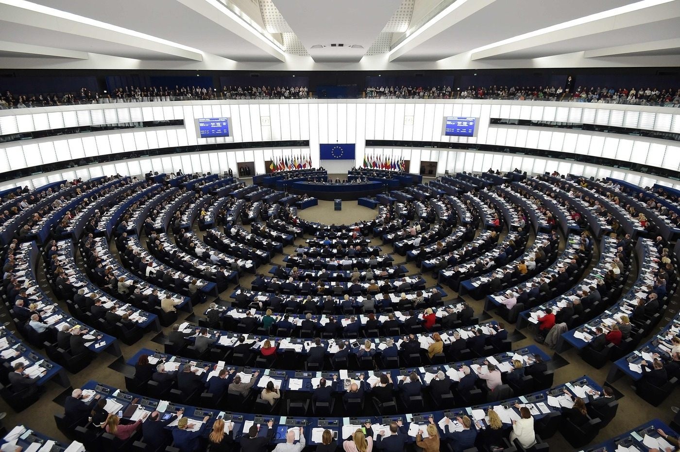 Approvata risoluzione Parlamento europeo: restrizioni da mantenere nell'alveo dello Stato di diritto - Terra Nuova