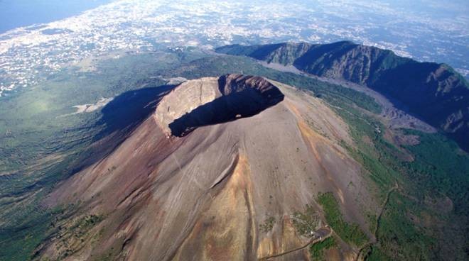 Vesuvio e Campi Flegrei, il rischio di eruzione c'è ed è reale. Cosa dicono gli scienziati - Positanonews