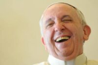Bergoglio mentre ride di Dio